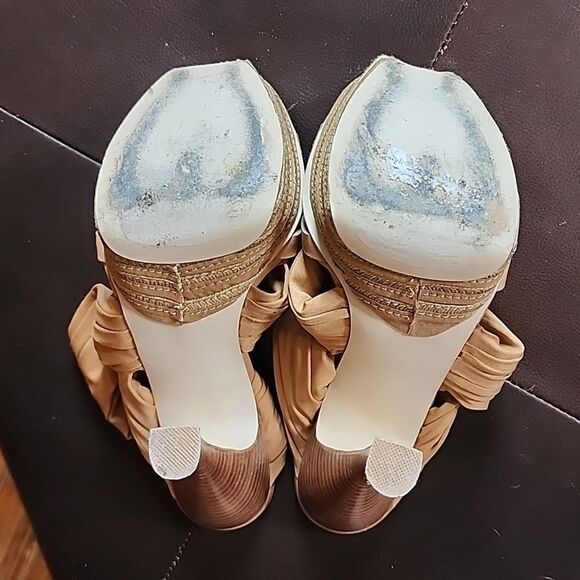 Vintage BEBE 6-inch gold fabric open toe heel - Picture 4 of 6